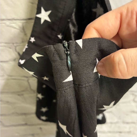 Nasty Gal Asymmetrical Black White Stars Swing Flare Skirt Ruffle Hem US 8 UK 12 - Picture 8 of 8